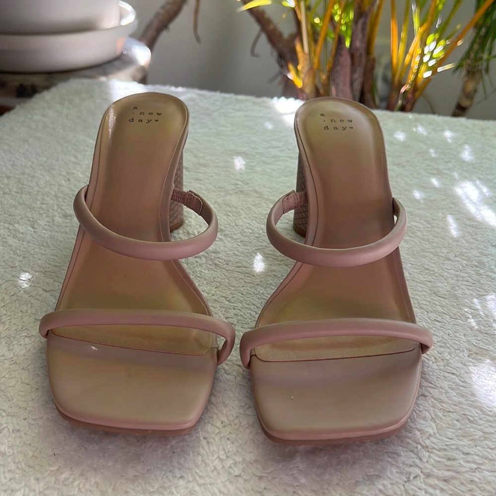 A New Day open toe cream colored block heel size 9.5